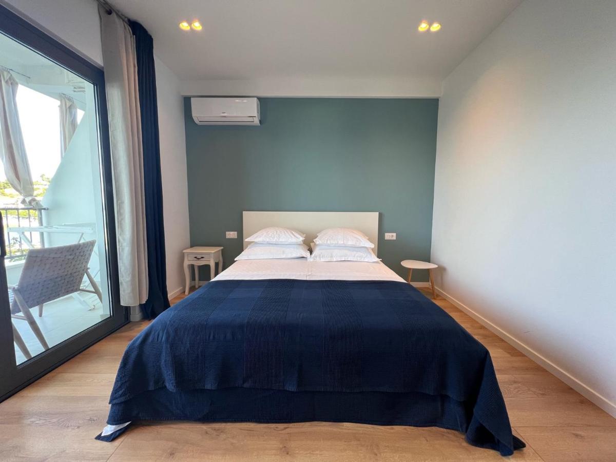 Beachfront Comfort Apartments Sinajko Podgora Eksteriør bilde