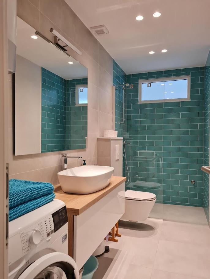 Beachfront Comfort Apartments Sinajko Podgora Eksteriør bilde