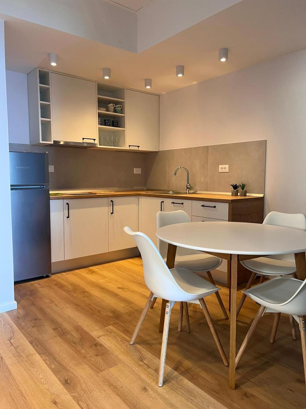 Beachfront Comfort Apartments Sinajko Podgora Rom bilde