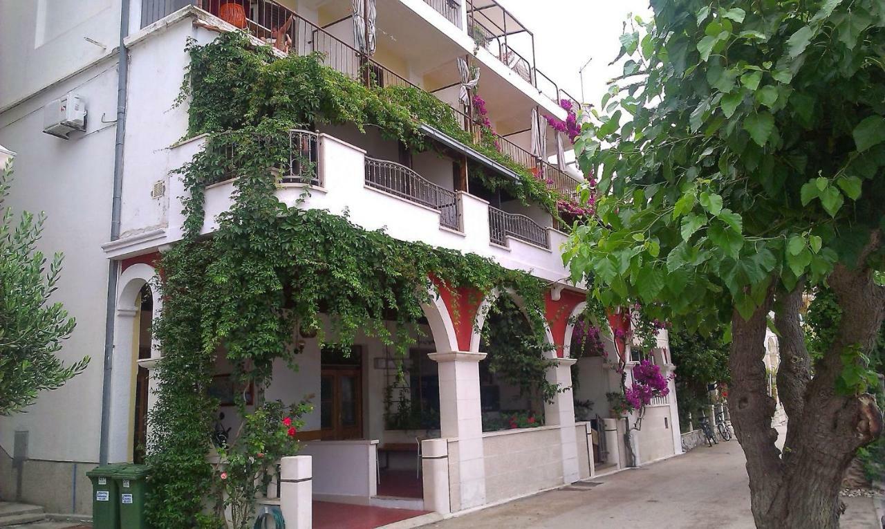 Beachfront Comfort Apartments Sinajko Podgora Eksteriør bilde